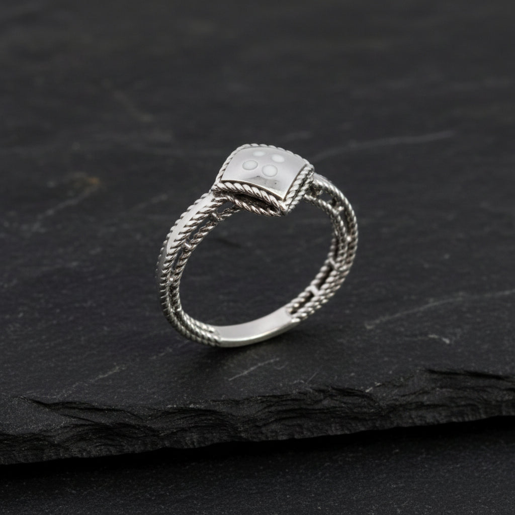 LUCKY DOT RING